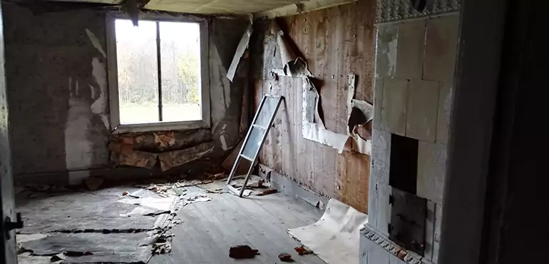 Why Selling a Distressed House Through Traditional Methods Fails in Bronx